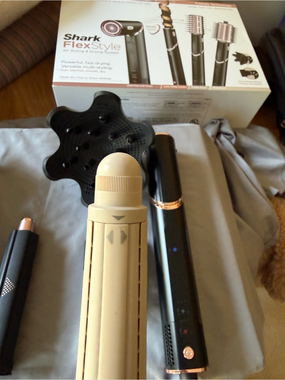 Shark Auto-Wrap Curler in Black with Rose Gold Accents. Cones with two extras - Picture 3 of 3